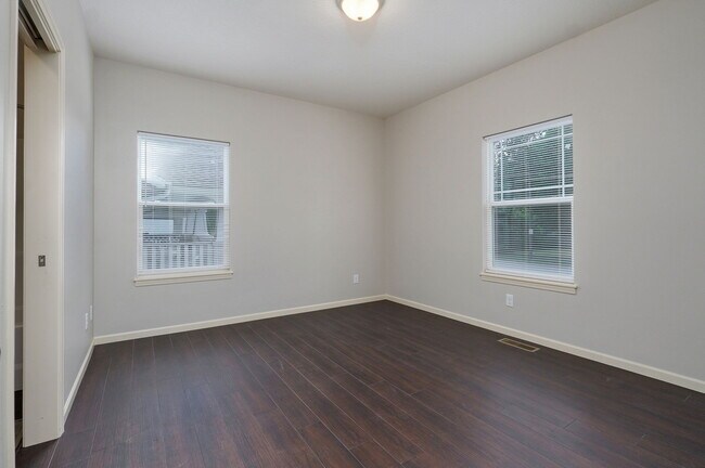 Foto del edificio - 1345 E Cherry St