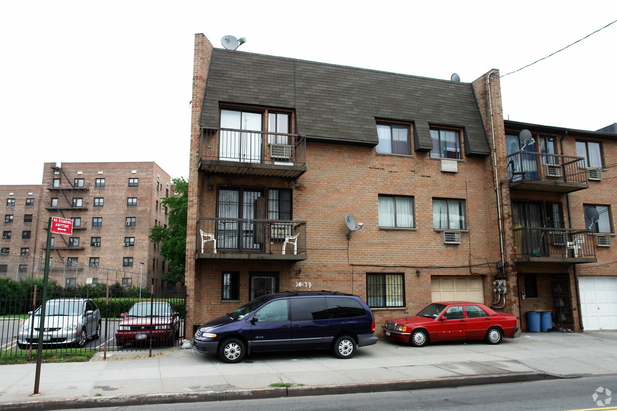 Building Photo - 3037 Linden Pl