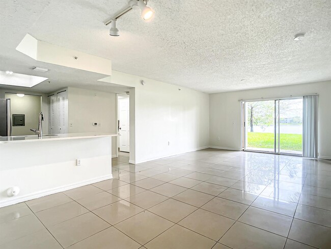 Building Photo - 5011 Wiles Rd