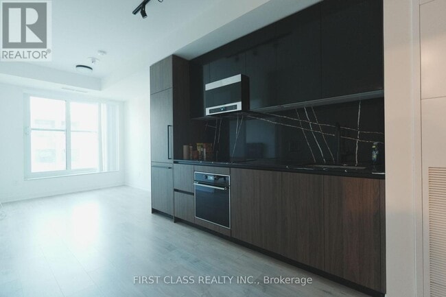 Photo du bâtiment - 425 Front St E