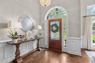 Building Photo - 747 Channing Dr