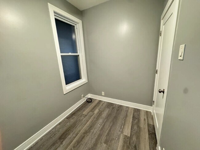 Foto del edificio - 2233 N Southport Ave