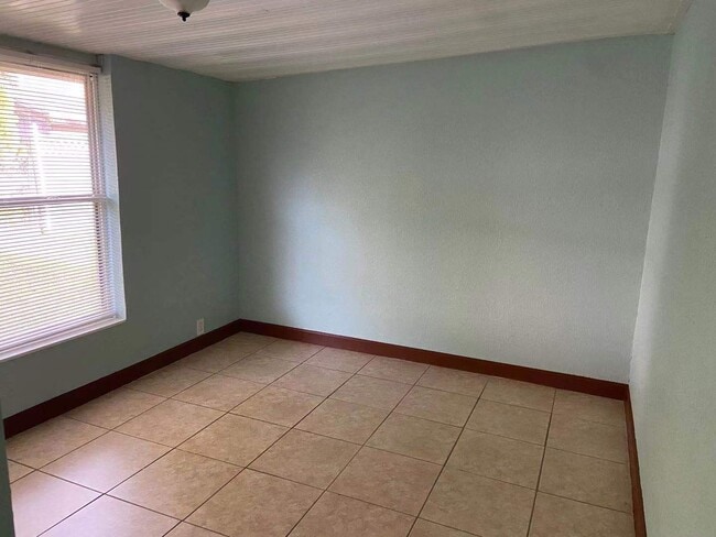 Foto del edificio - 135 Coralwood Cir