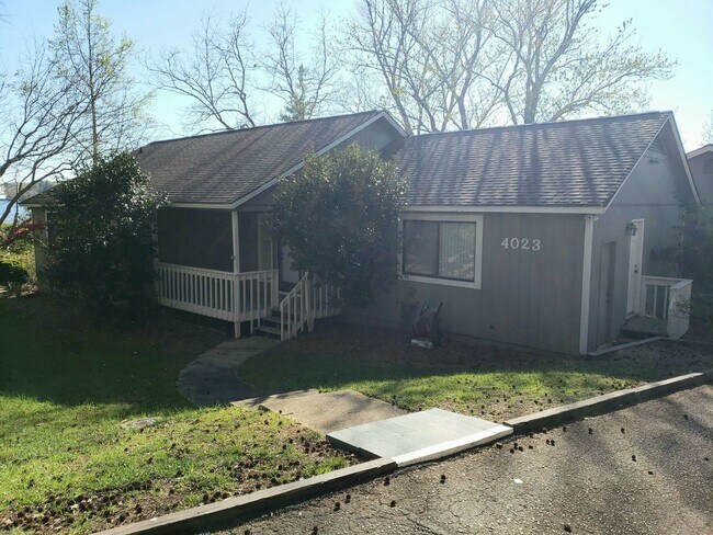 Foto del edificio - Enjoy Lakefront Luxury Year Round! $250 Of...