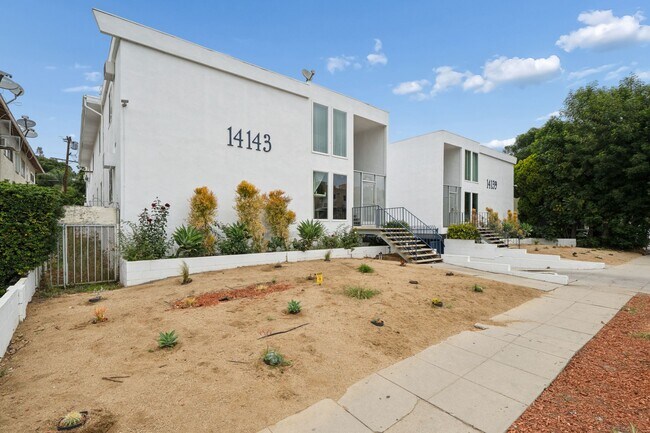 Foto del edificio - 2 bed 1 Bath Available Now