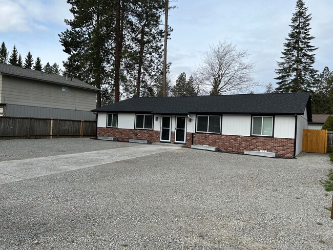 Building Photo - 2809 N Honeysuckle Dr