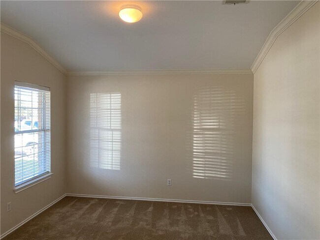 Building Photo - 804 Sherry Dr