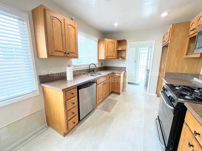 Foto del edificio - 10918 Dalwood Ave