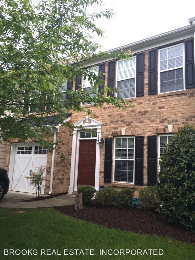 3 br, 2.5 bath House 5844 Nandina Circle House Rental in Providence