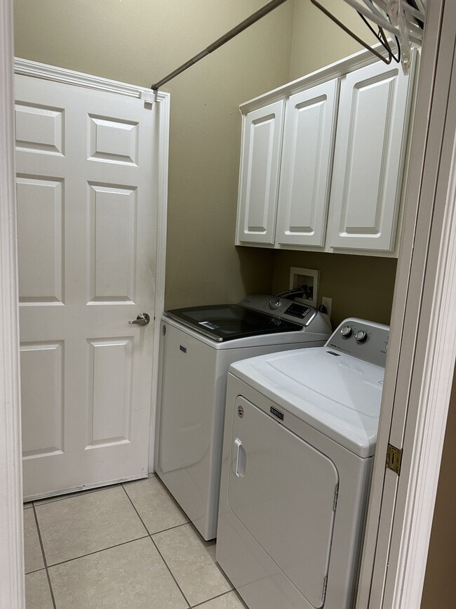 Building Photo - 8667 Villanova Dr