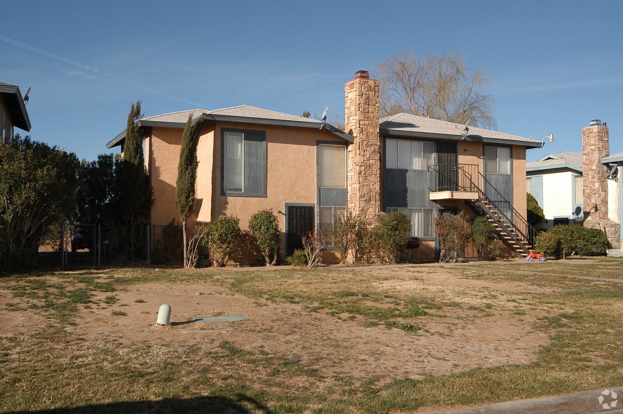 Building Photo - 18148 Poincianna Rd