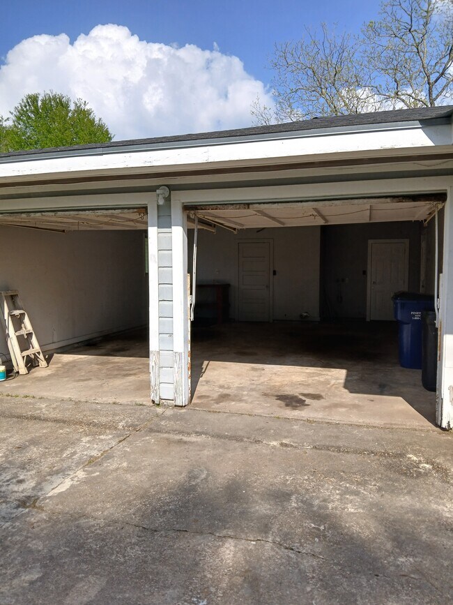 Building Photo - 2731 Gaylynn Dr