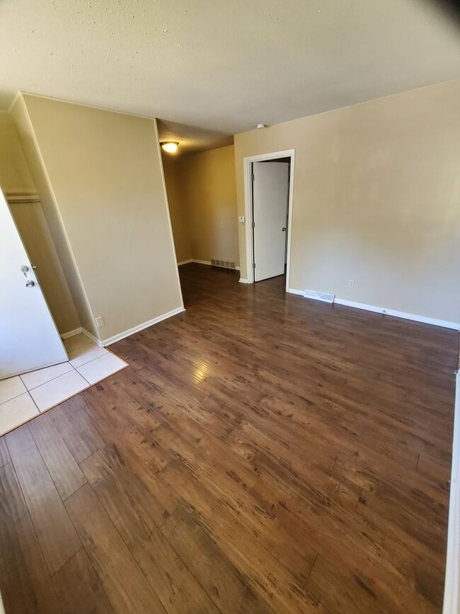 Building Photo - Super cute 1bed/1 bath $700.00 month in In...