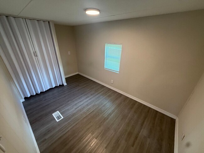 Foto del edificio - 187 W Henry Ln