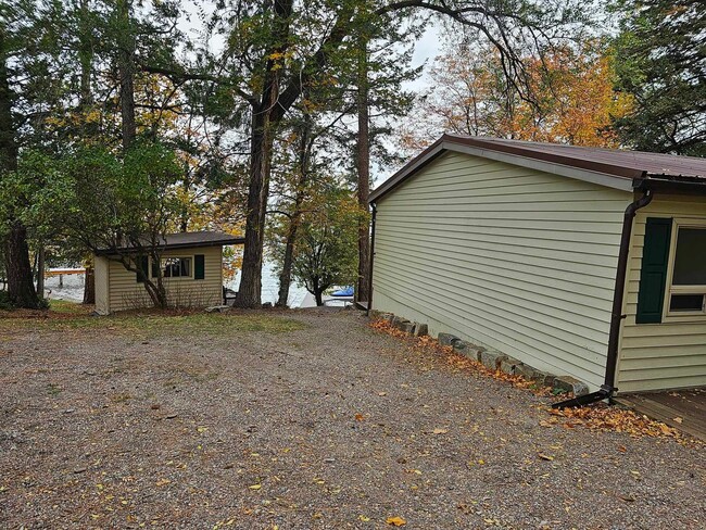 Building Photo - Lake front on Kings Point-Winter Rental On...