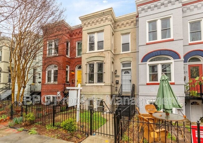 Building Photo - 1033 5th St NE