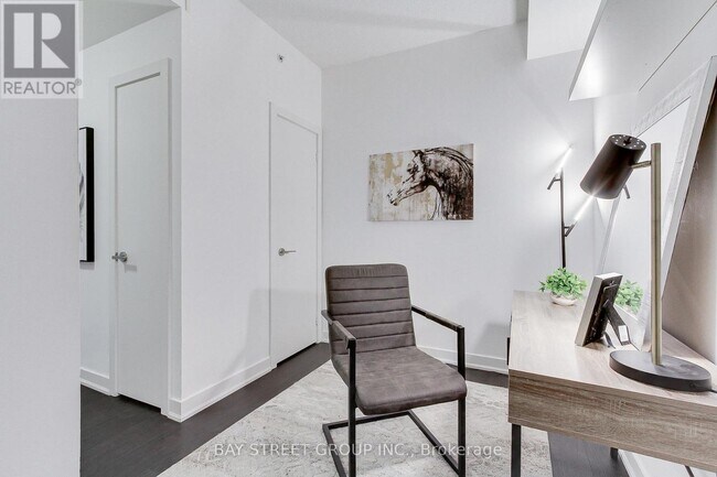 Building Photo - 199 Richmond St W