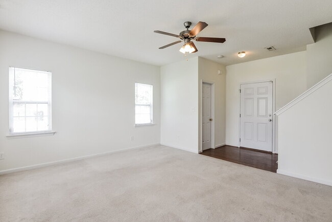 Foto del edificio - 6802 Paint Rock Ln