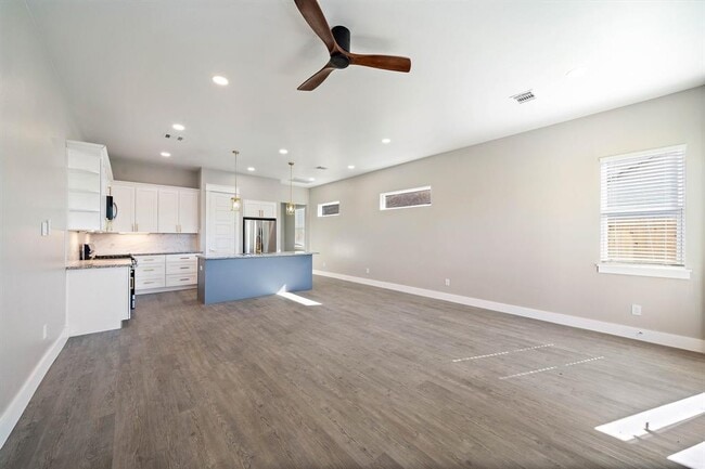 Building Photo - 4909 Fisk St