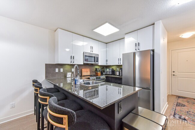 Photo du bâtiment - Charming 2 Bed 2 Bath + Den Ground Level Condo in Walnut Grove