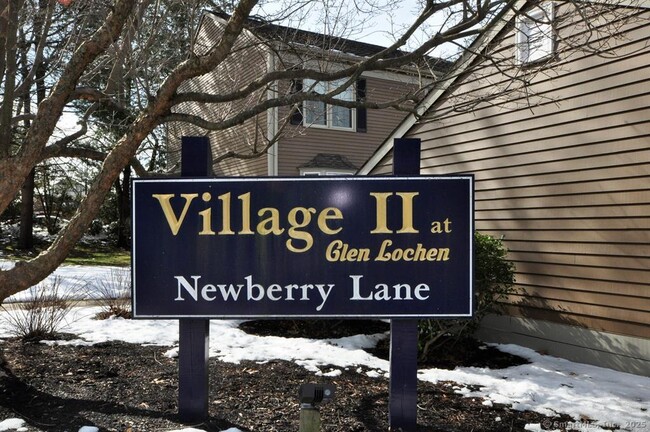 Foto del edificio - 37 Newberry Ln