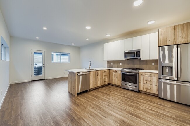 Building Photo - 12038 33rd Ave NE