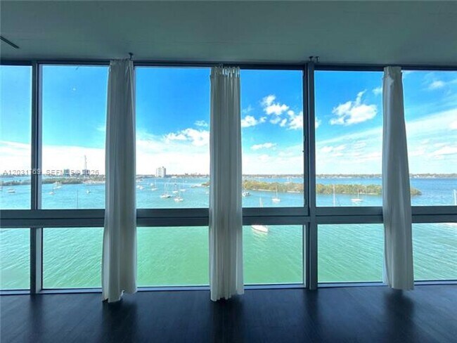 Foto del edificio - 7934 West Dr