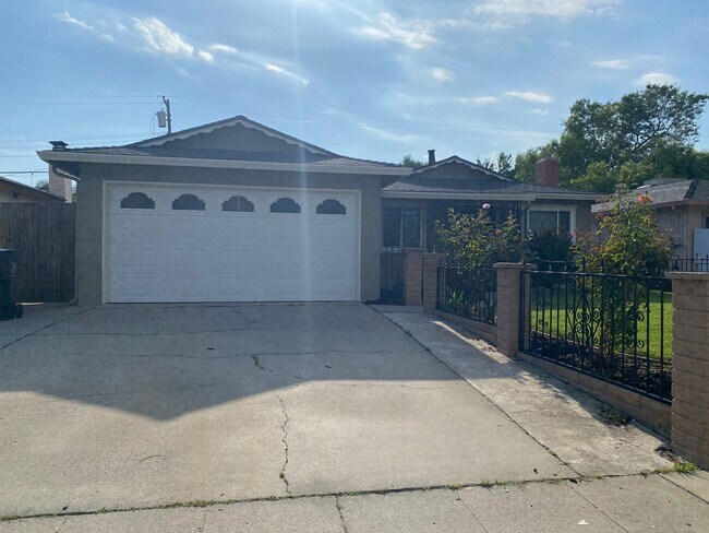 Foto del edificio - 3 br, 2 bath House - 4581 Bolero Drive