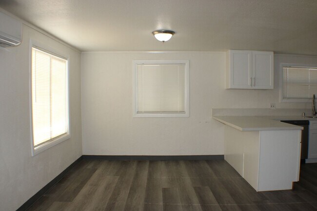 Foto del edificio - Charming 2-Bed, 1-Bath Home in Boron