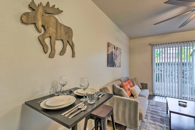 Building Photo - 805 Bishop Warren Dr