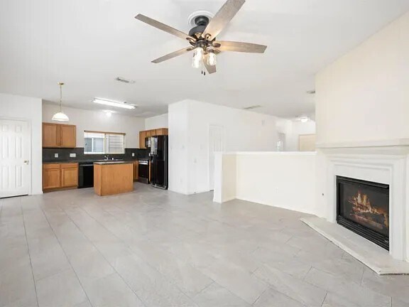 Building Photo - 20827 Settlers Lake Cir N