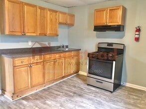 Building Photo - 942 Maple Terrace