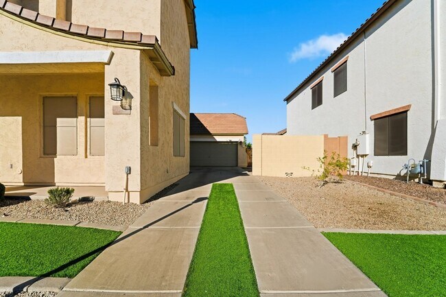 Foto del edificio - Beautiful 3-bedroom, 2-bathroom residence in the lively city of Mesa, Arizona!