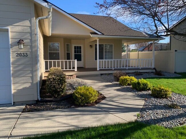 Foto del edificio - Beautiful home in Coeur D Alene place