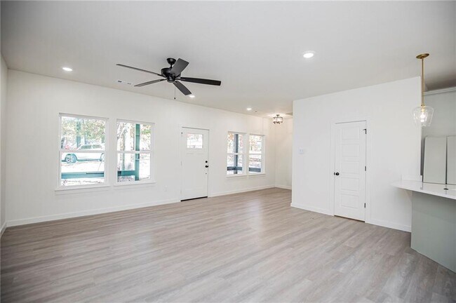 Building Photo - 3 Runnymede Cir