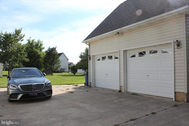 Building Photo - 88 Apple Blossom Dr