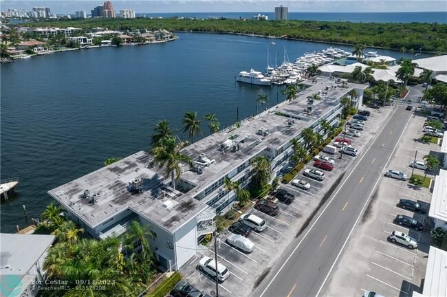 Foto del edificio - 2717 Yacht Club Blvd