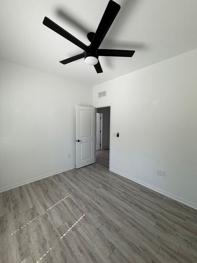 Foto del edificio - 1147 Edgerton Ave