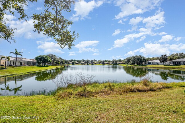 Foto del edificio - 651 Benton Dr