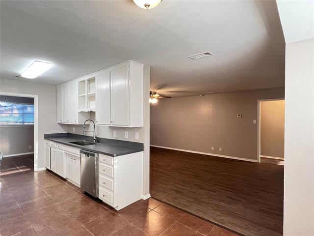 Building Photo - 2904 Laredo Dr