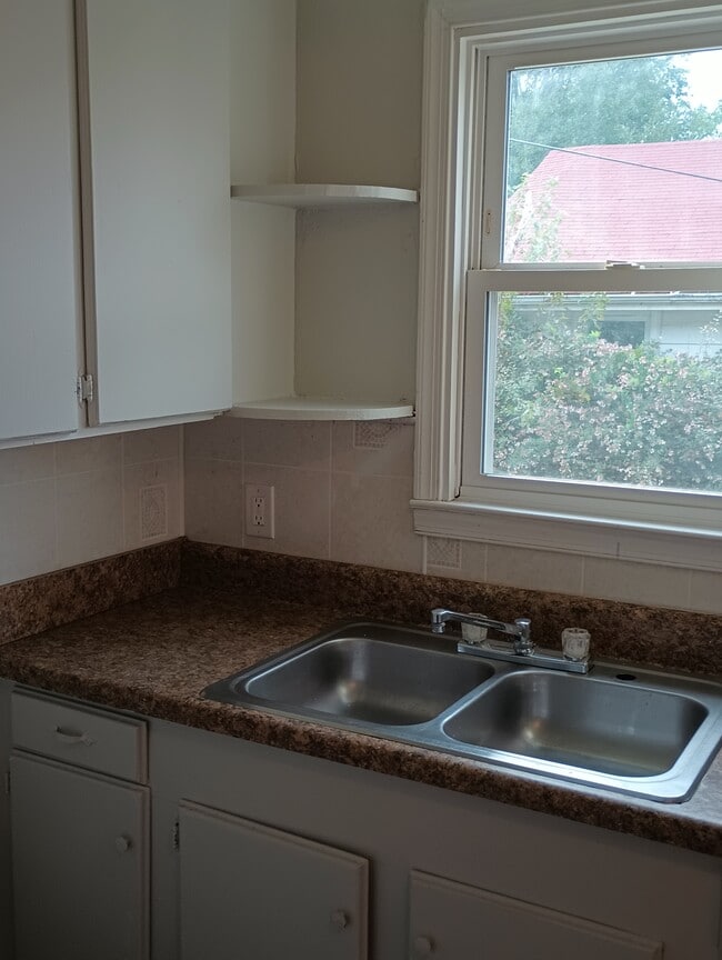 Foto del edificio - 327 Caulder Ave