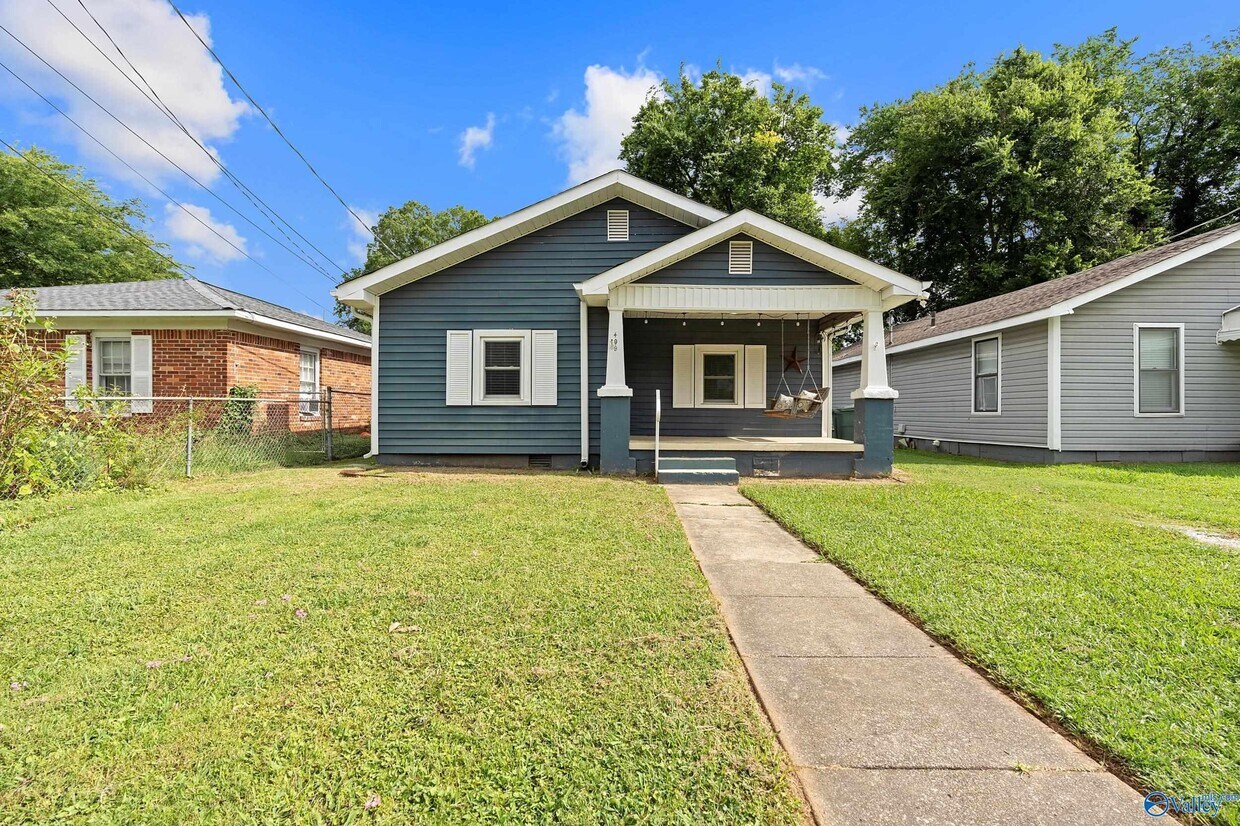 Foto principal - 409 McCullough Ave NE