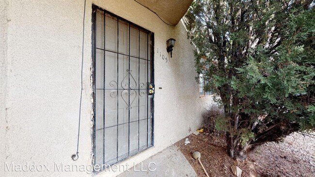 Foto del edificio - 1105-1107 Lead Ave SW