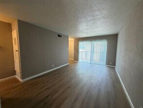 Building Photo - 2600 Penny Ln