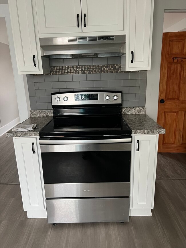 Building Photo - 6 Spring St