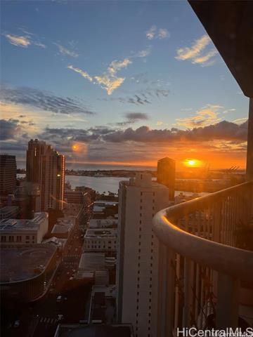Foto del edificio - 1212 Nuuanu Ave