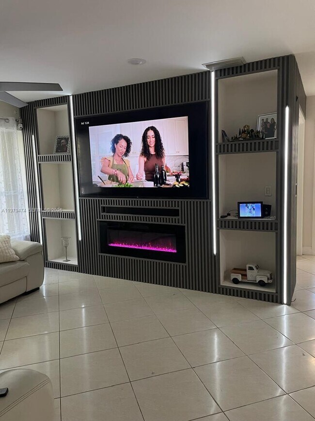 Foto del edificio - 3987 Carambola Cir N