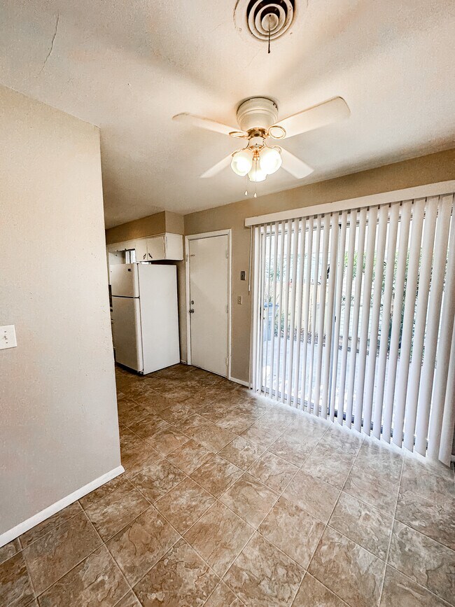 Foto del edificio - 430 NW Mission Blvd