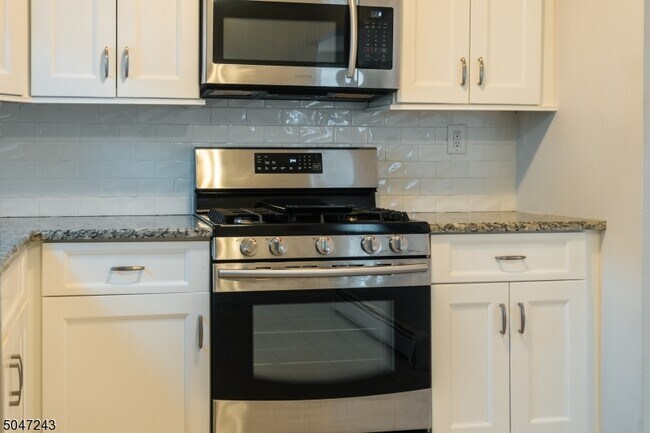 Building Photo - 490 Forest St