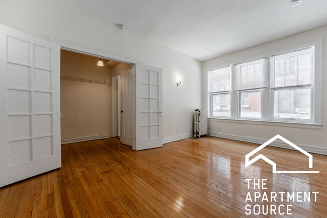 Building Photo - 432 W Surf St